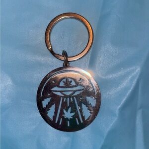 Silver spaceship pot leaf keychain